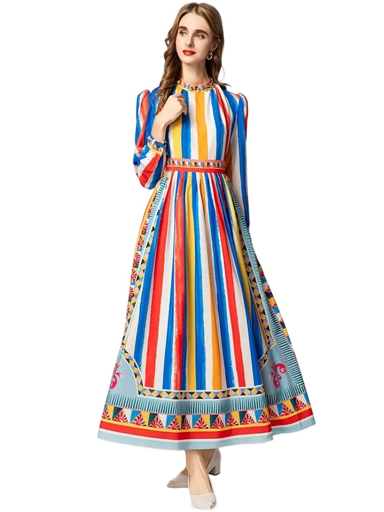 A romantic striped dress with round neck and long sleeves.
