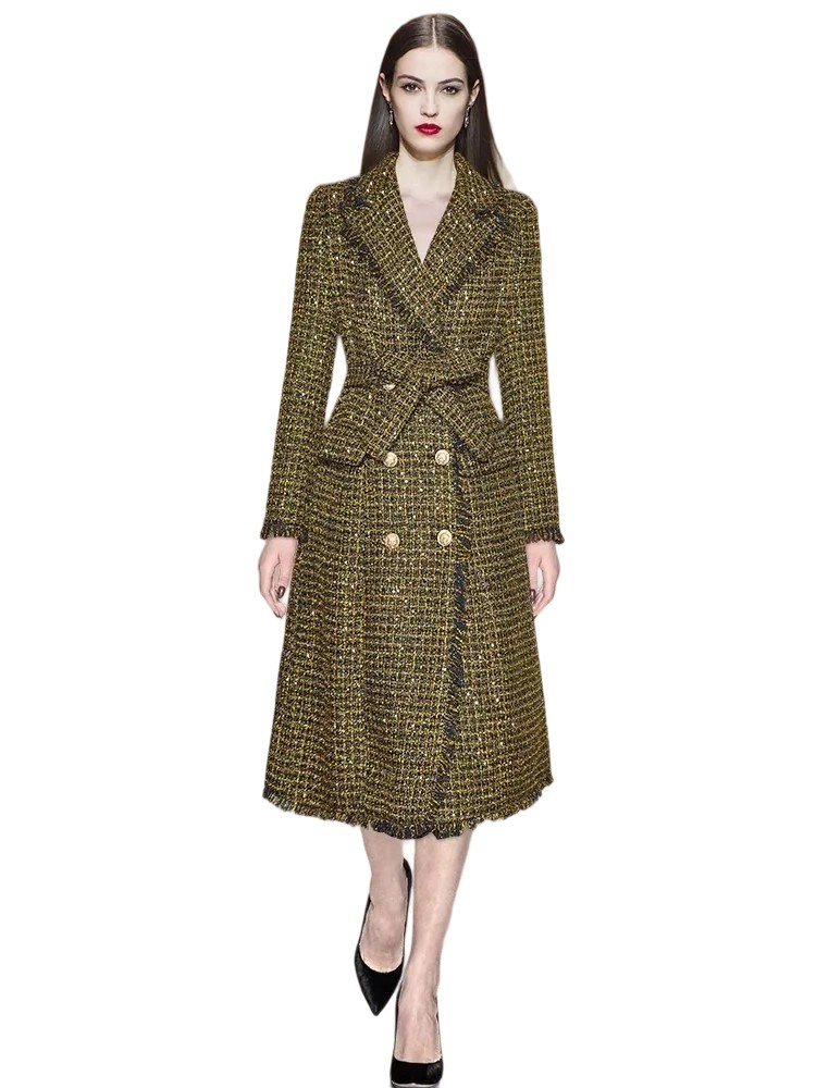 A street-elegant double-breasted coat with lace-up design