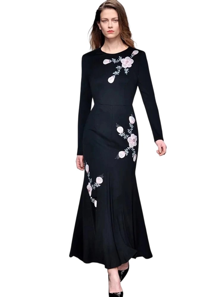 Long-sleeved high-waist embroidered slim-fit hip dress