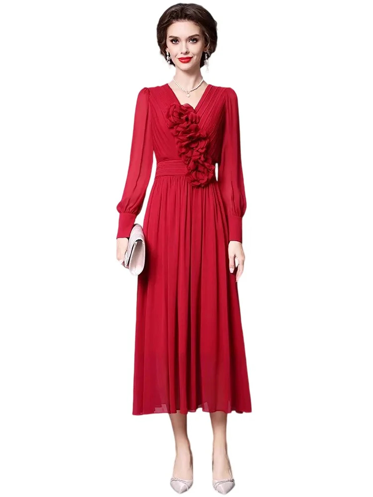High-waisted pleated dress with lantern sleeves and appliqués